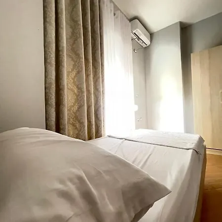2 Lägenhet *